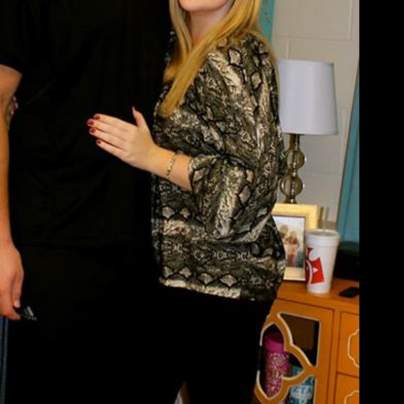 Gray snakeskin print blouse - Picture 2 of 4